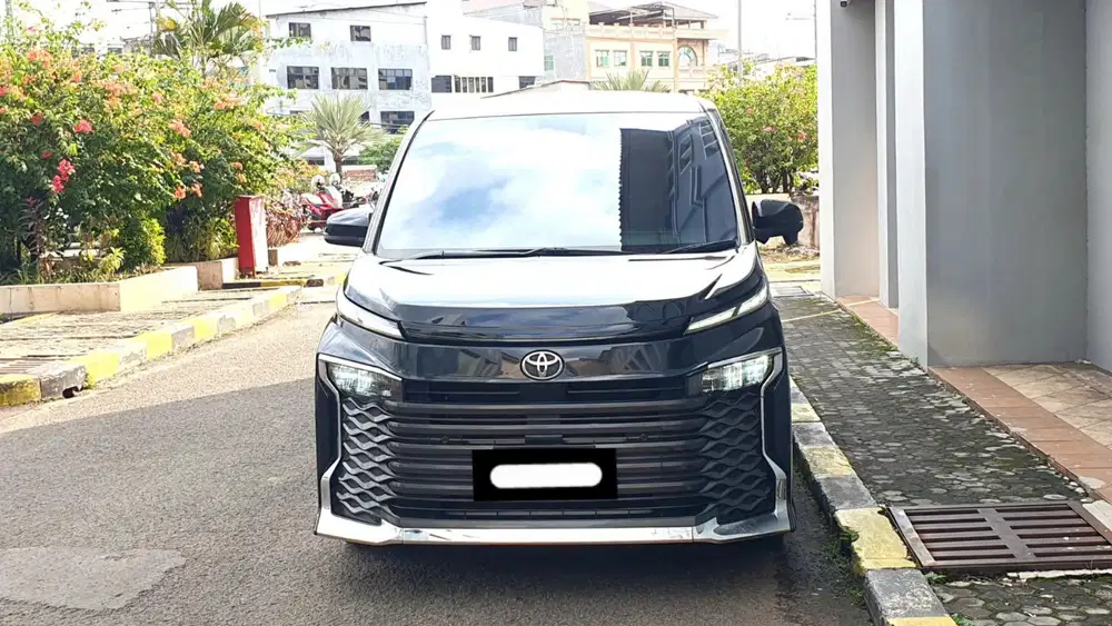 Toyota voxy tss 2022 hitam pajak panjang
