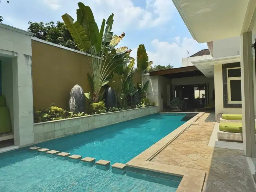 RUMAH MEGAH JOGJA DALAM RINGROAD DINPERUMAHAN BERGENGSI AKSES MUDAH LANGKA SELANGKAH KE TUGU DAN UGM JOGJA