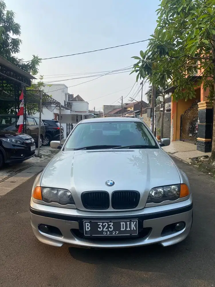 BMW 323i 2000 Bensin