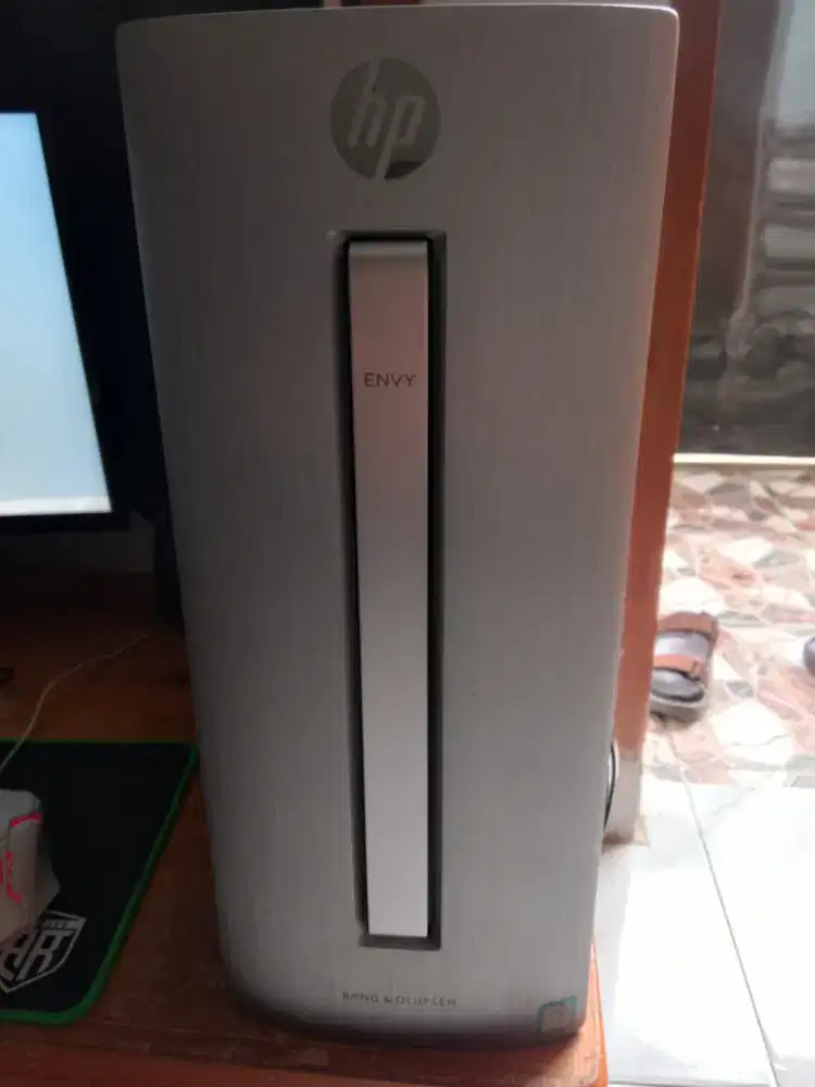 PC Intel core i7 2600 fullset berikut monitor mulus normal