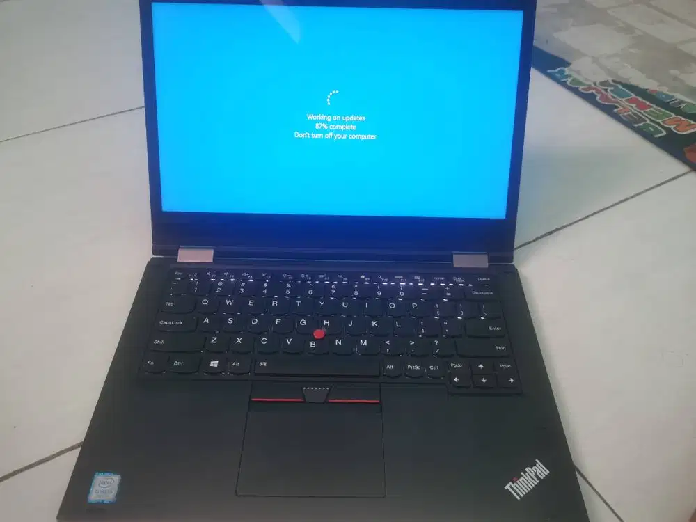 Laptop bisnis premium Thinkpad Yoga 370 kuliah/kerja/edit