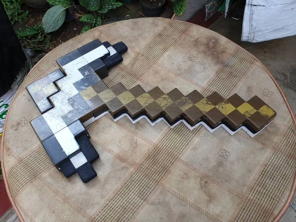Minecraft 2 in 1 Transforming Sword Pick Axe Mattel 2014