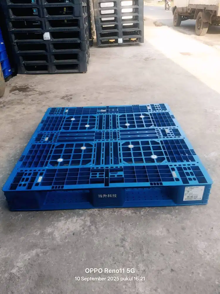 Palet plastik ukuran 110 x 110 x 15