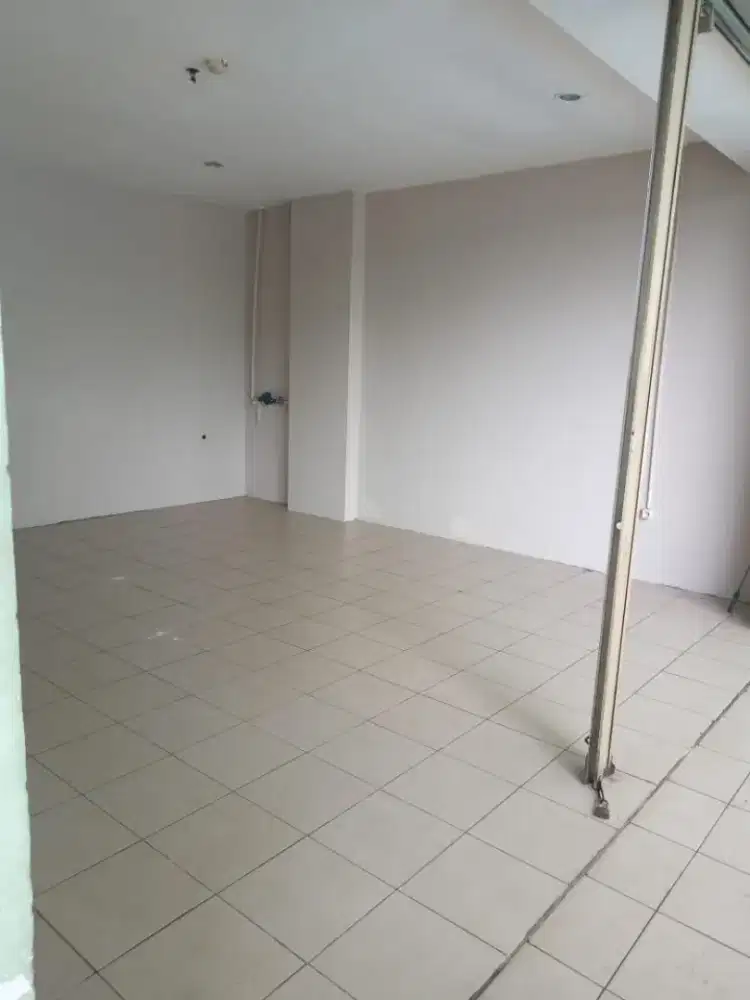 Disewakan kios ek12 bersih murah jakarta barat