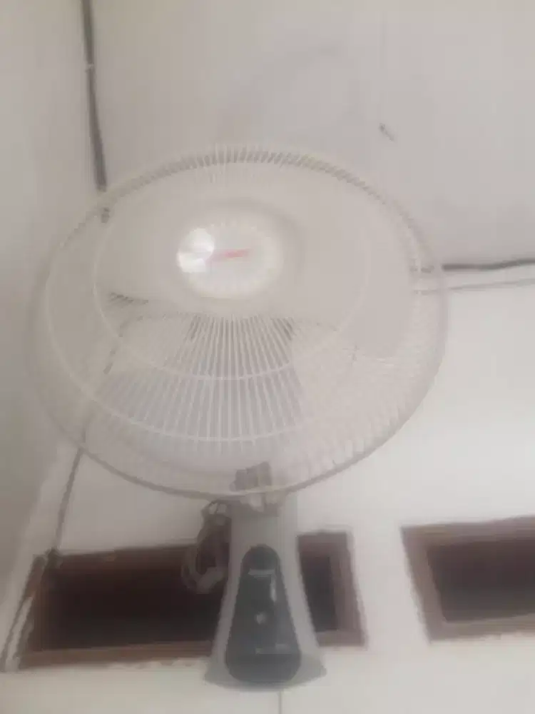 Kipas angin dinding 16 inch cosmos normal siap pakai nego tipis