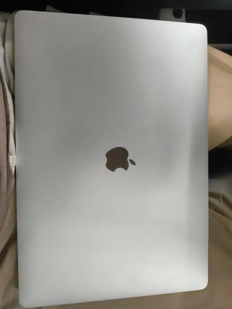 Macbook pro 16inch 2019 touchbar fullset minus