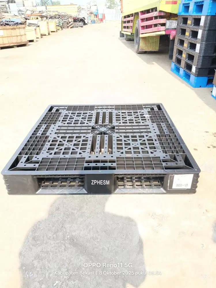 Palet plastik 110 x 110 x 15 hitam