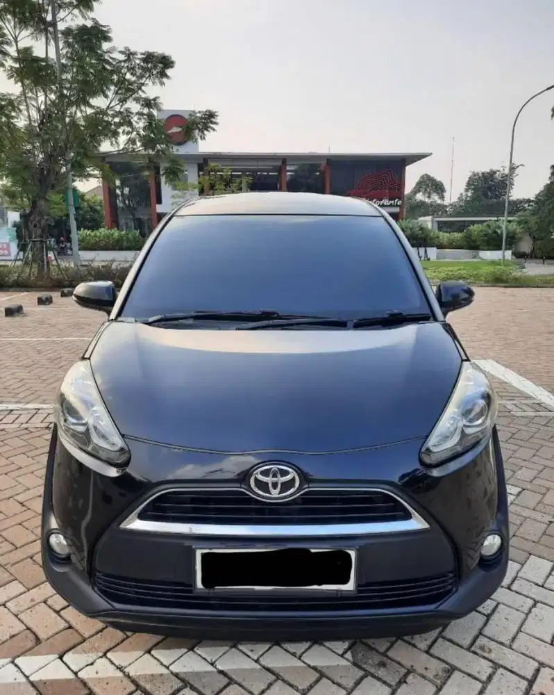 Toyota sienta v 2017 matic