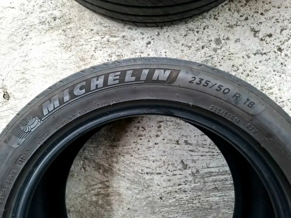 Ban 235 50 R18 Michelin.Bagus Utuh 95%.Like New. Alphard Vellfire