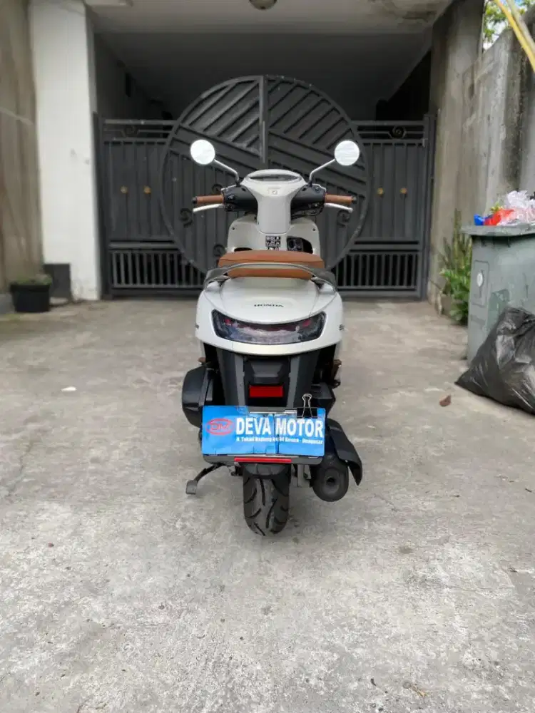 Stylo ABS putih Deva motor