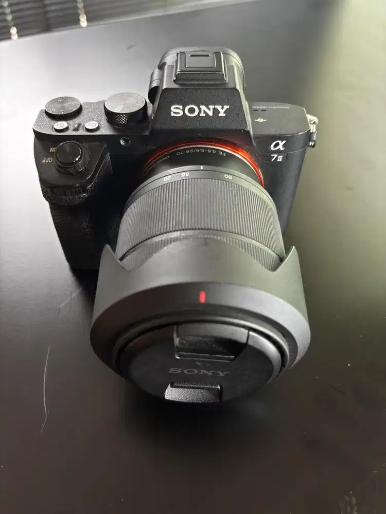 Sony A7ii + Lensa Kit 24-70mm f3.5-5.6 OSS