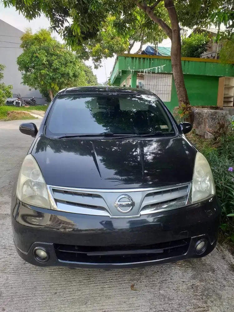 Nissan Grand Livina XV Matic 2012