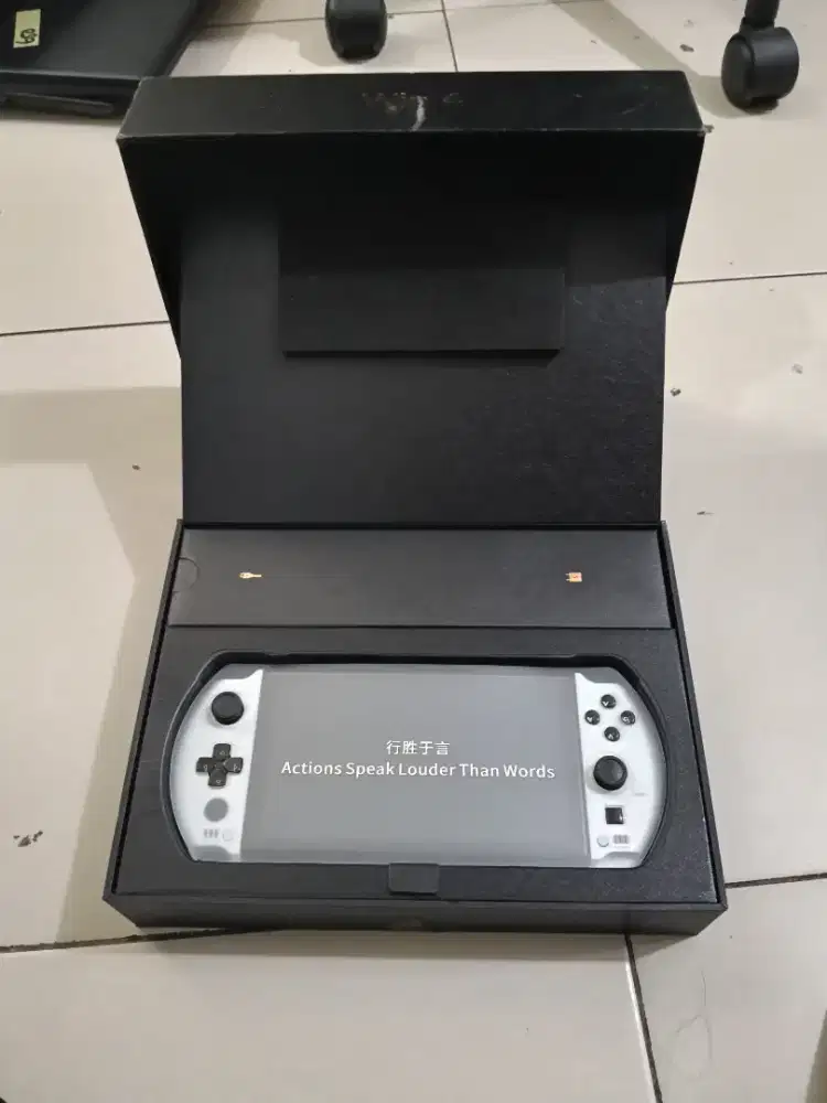 GPD win 4 AMD RYZEN 7 6800 16/1tb SSD