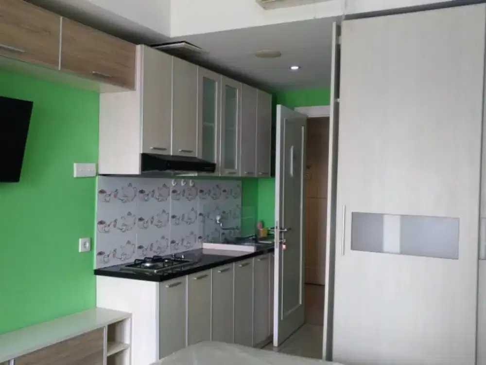 disewa unit apartemen green lake sunter,studio furnished,lantai rendah,view danau sunter,Ac dan waterheater