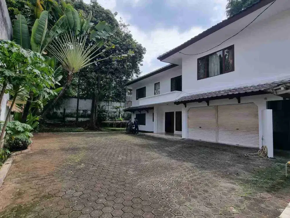 Disewakan Rumah Luas dengan Pool Luas 2.125m2, di Kemang Timur Jakarta Selatan