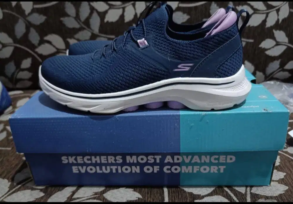 Sepatu Wowen Skechers