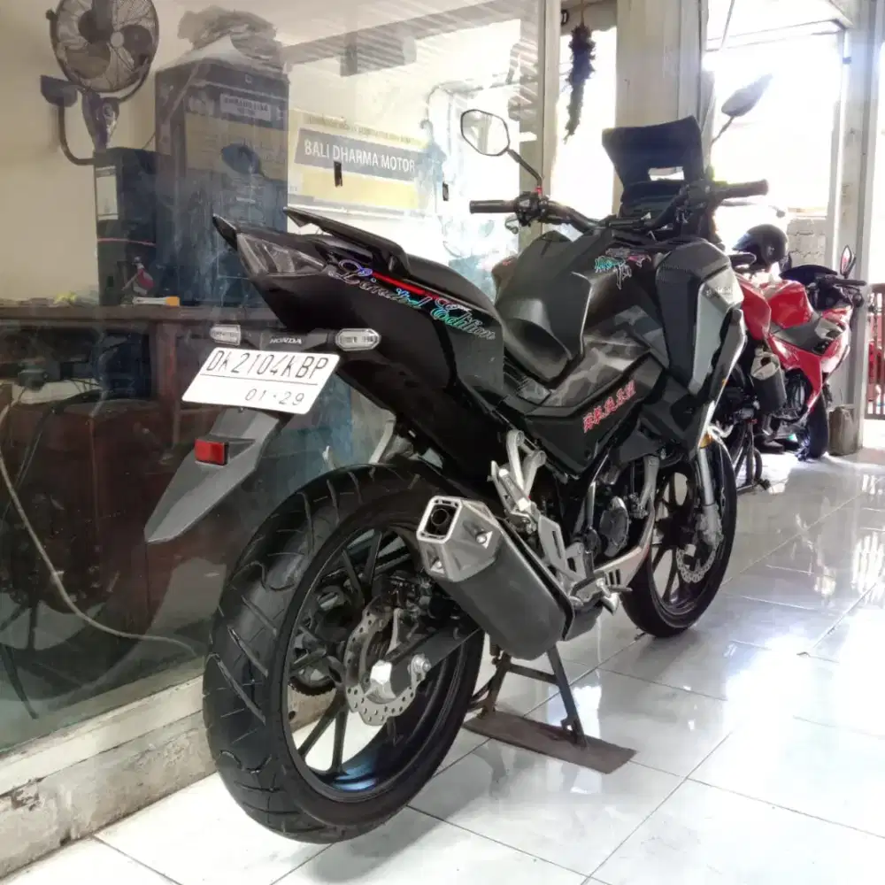 Dp 2 jt Honda cb 150 CC thn 2023 cash. Bali dharma motor