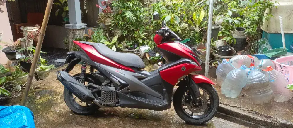 Yamaha Aerox 155 red mate