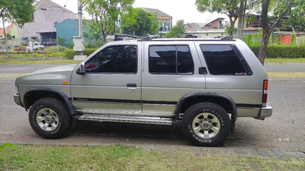 Nissan Terrano GrandRoad 2.4 MT - Th.1997 Mulus Terawat Milik Sendiri