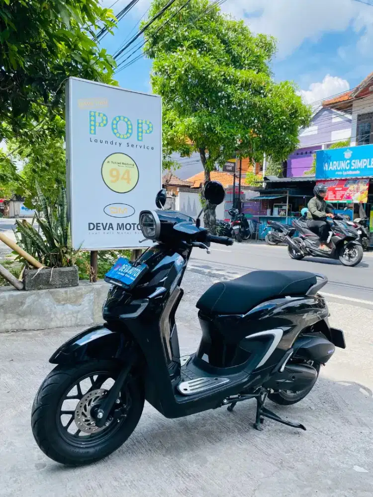 Honda. Stylo hitam Deva motor