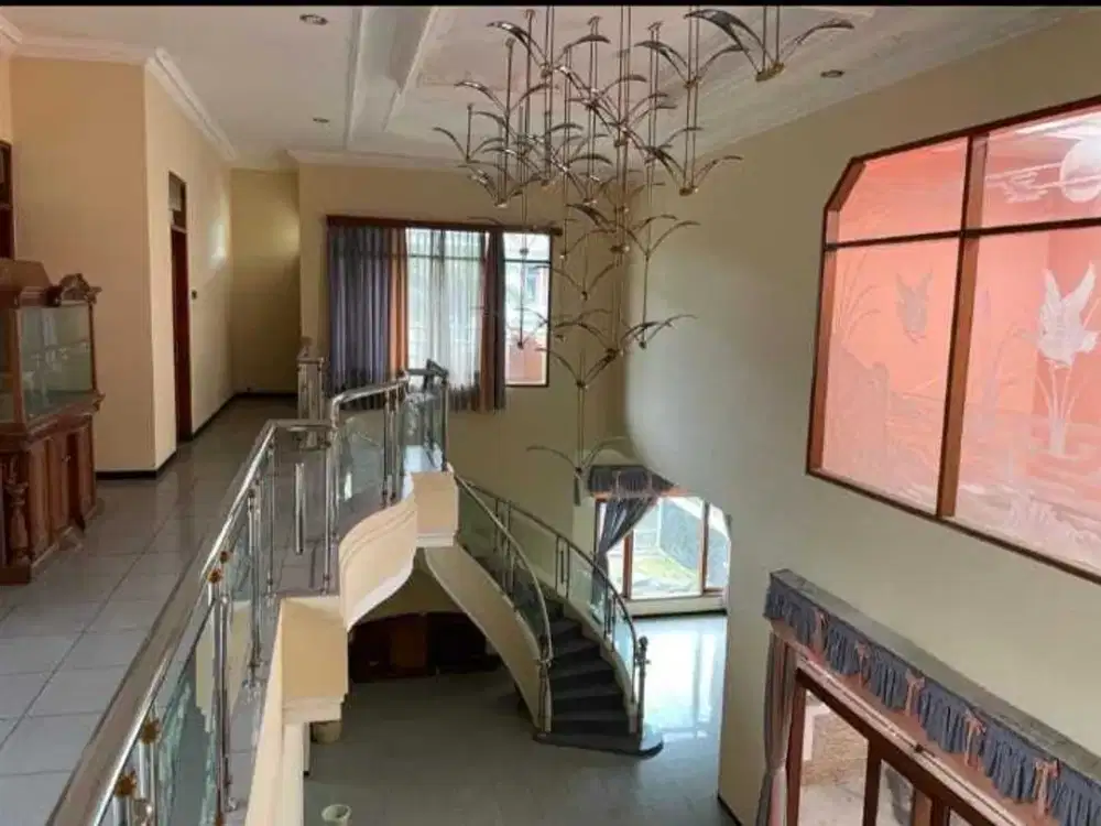 Rumah Hoek 2 Lantai Luas di Pasteur Bandung Utara