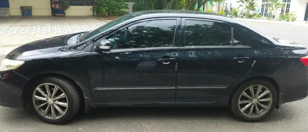 Dijual Toyota Corolla Altis 2013 1800 cc Bensin