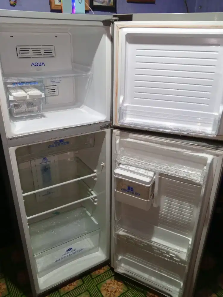 Jual kulkas minus aqua 2 pintu, kompresor hidup tapi tidak dingin
