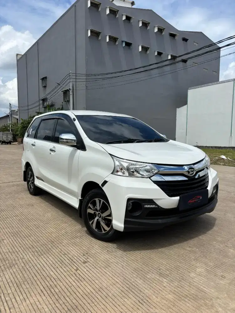 Daihatsu Xenia R Sporty manual bekas murah 2018 putih