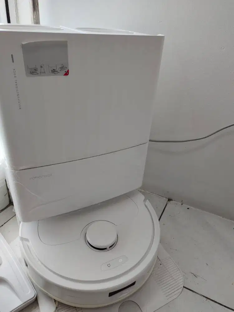 DIJUAL CEPAT, NEGO TIPIS Roborock Vaccum Cleaner QrevoS White