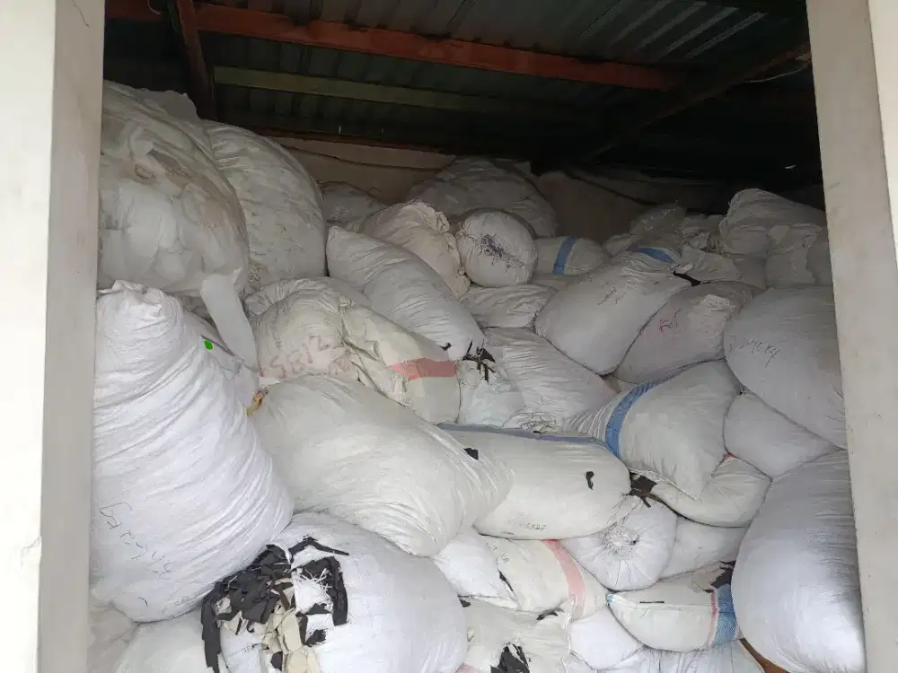 Kain perca limbah produksi baju