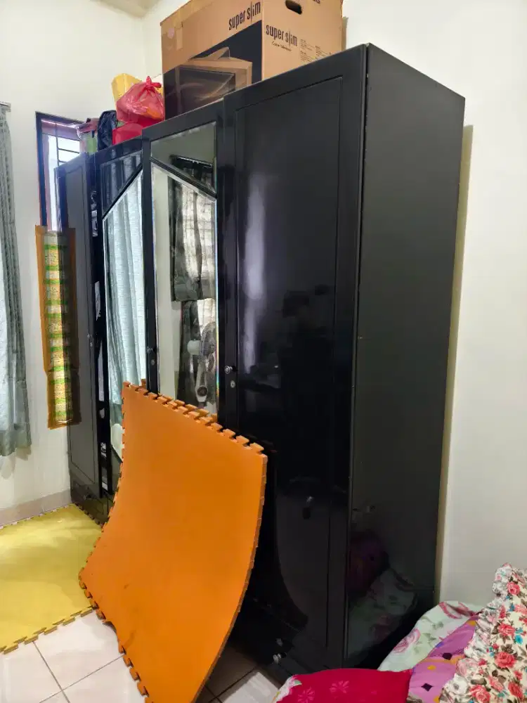 Lemari Baju Modern Besar 4 pintu  cermin kaca + bonus meja