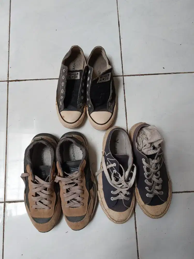 Jual sepatu semua no 42 ada 3 pasang