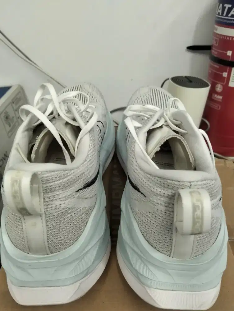 Asics Superblast 2 Putih 300KM