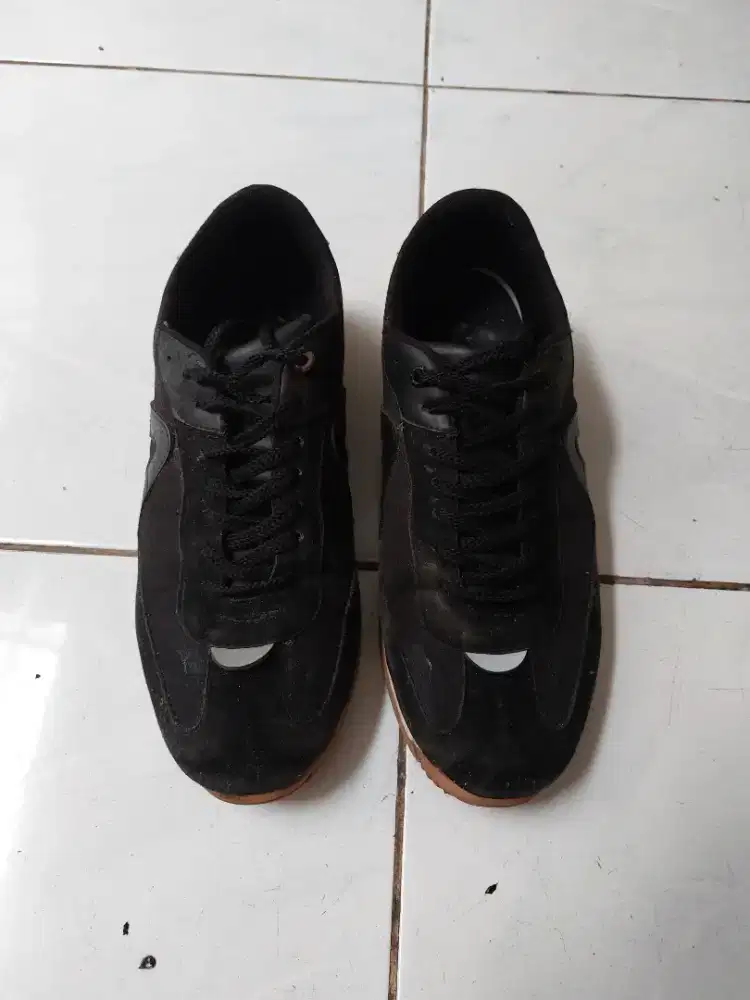 Jual sepatu no 42 msh mulus