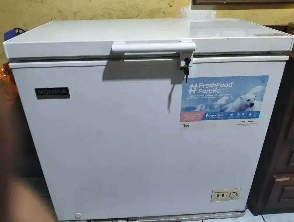Di jual freezer merk modena