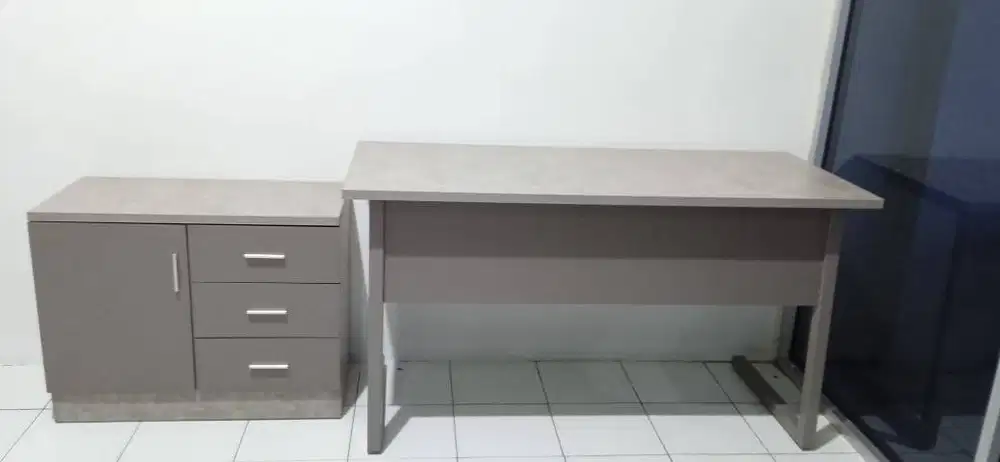 Informa Gemini Meja Kantor Concrete - Abu-abu