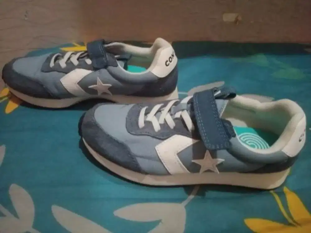 Sepatu Converse anak ukuran 34