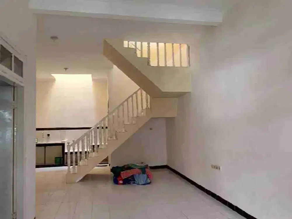 Jual Rumah Second 2 Lantai Terawat di Area mulyosari, Surabaya