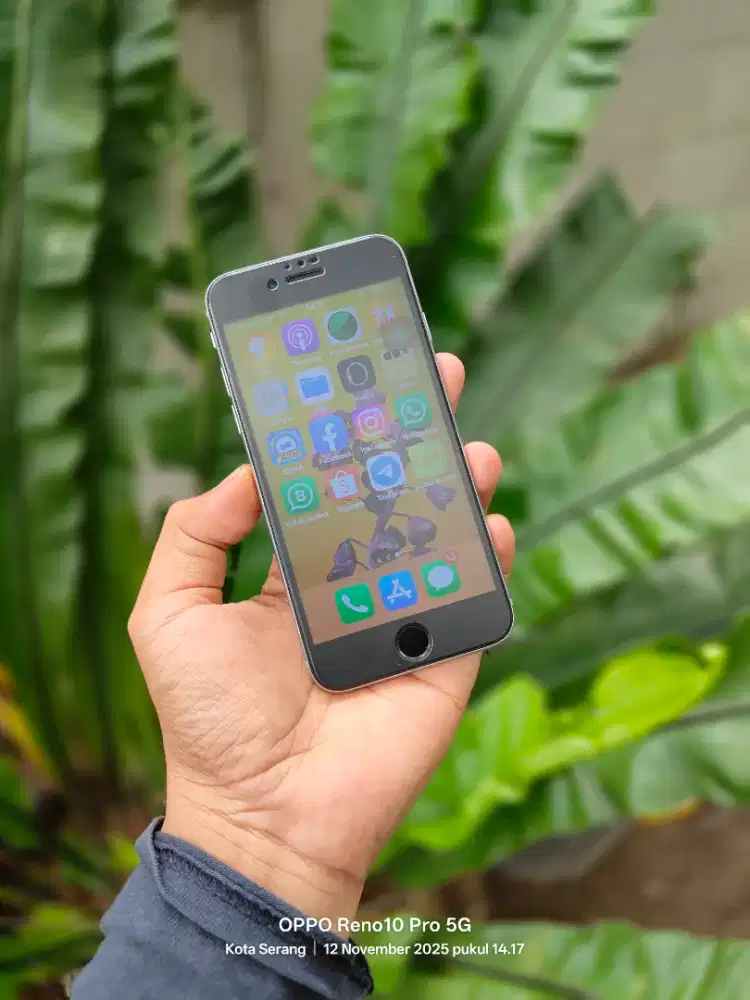 iPhone 6 grey 16gb like new