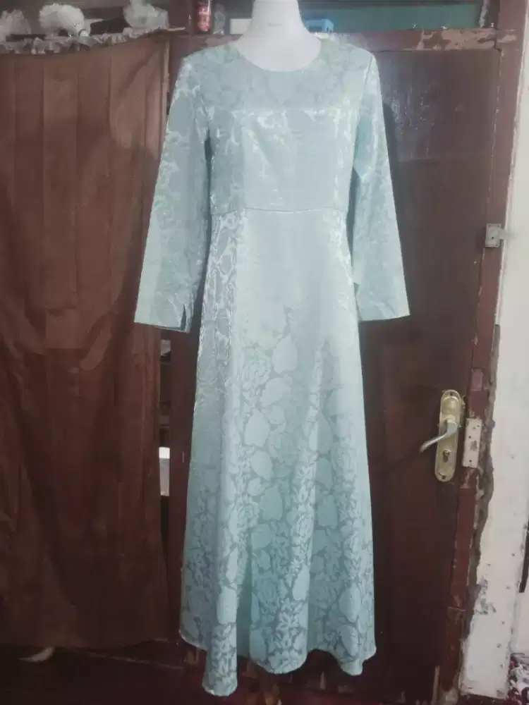 Gamis preloved  corak bunga dan daun