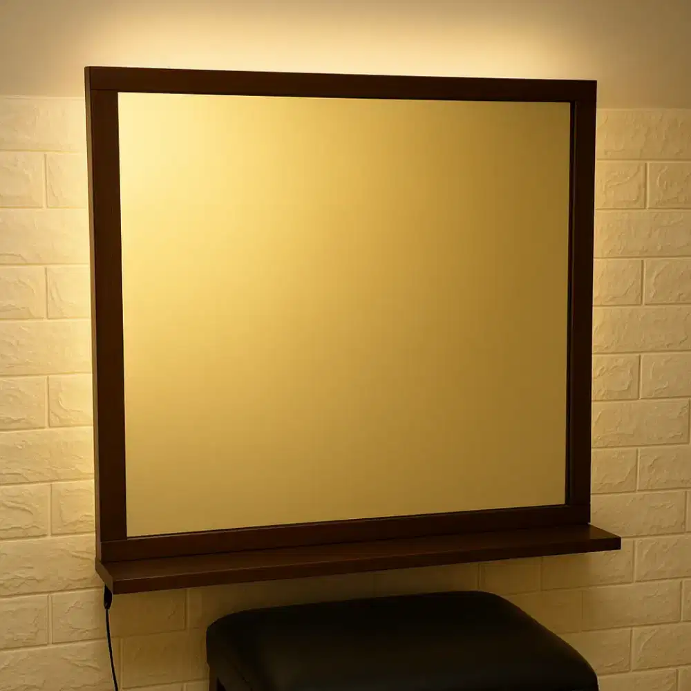 Cermin Dinding Elegan dengan Lampu LED Belakang – Desain Modern