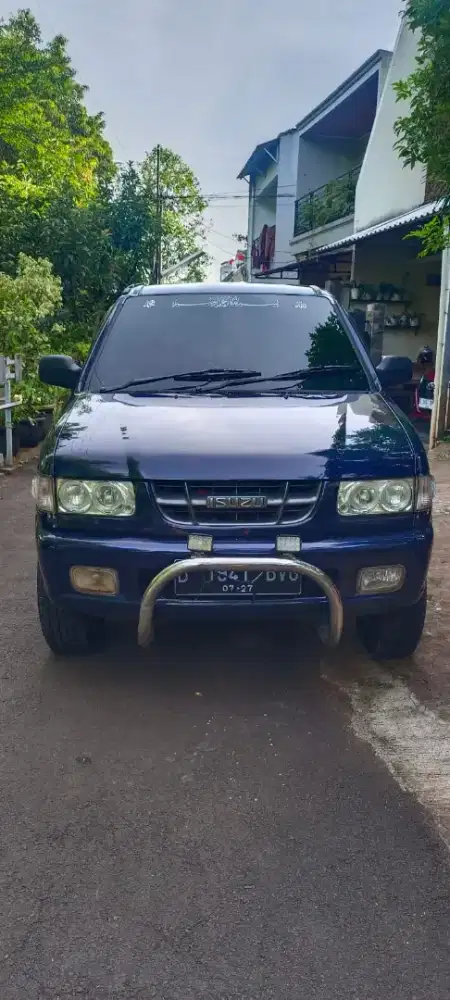 Isuzu panther 2500cc