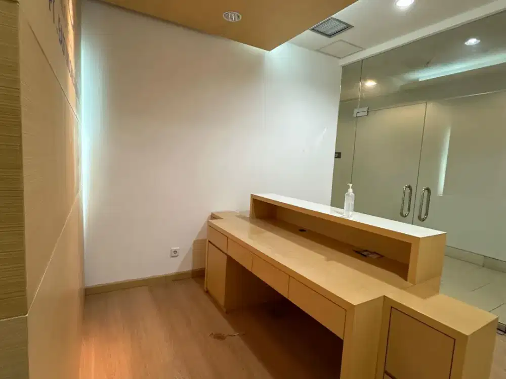 Disewakan Neo Soho Office Apl Tower Furnished