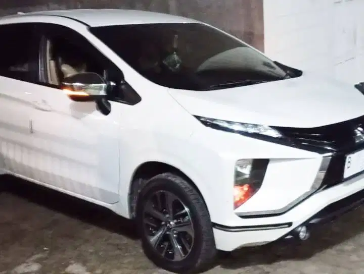 MITSUBISHI EXPANDER EXCEED PUTIH MUTIARA