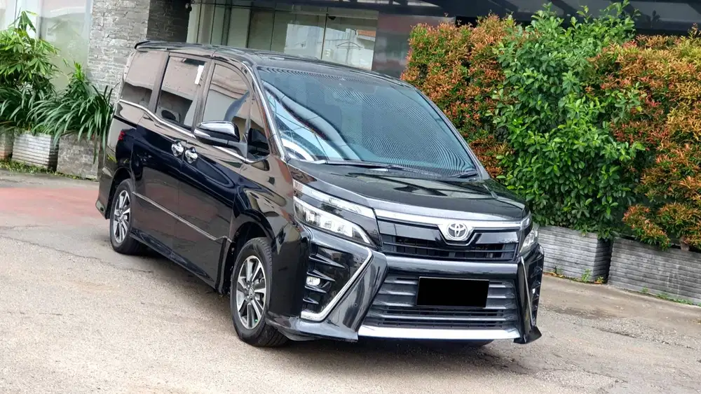 [ GARANSI 5TH ] Toyota Voxy 2.0 AT Hitam 2020/2021