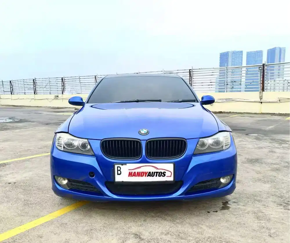 BMW 325i Facelift Sunroof Tahun 2005 Automatic Biru Metalik