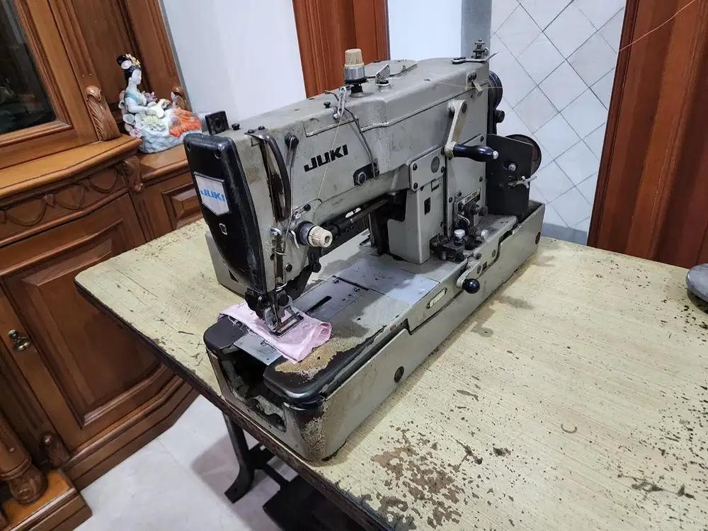 Mesin Jahit Lubang Kancing Juki LBH 781