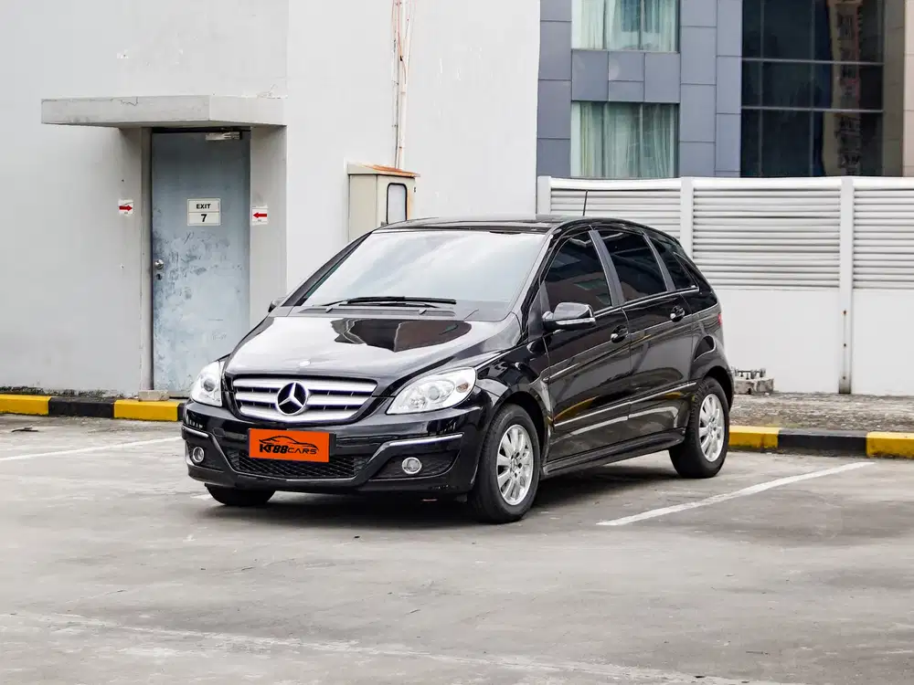 LOW KM Mercedes-Benz B180 2011 Bensin