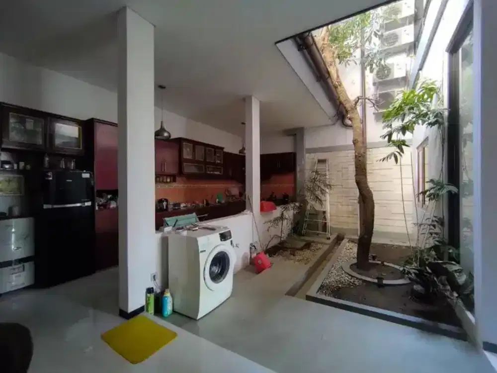 Dijual rumah dalam perumahan One gate system. Keamanan 24 jam.