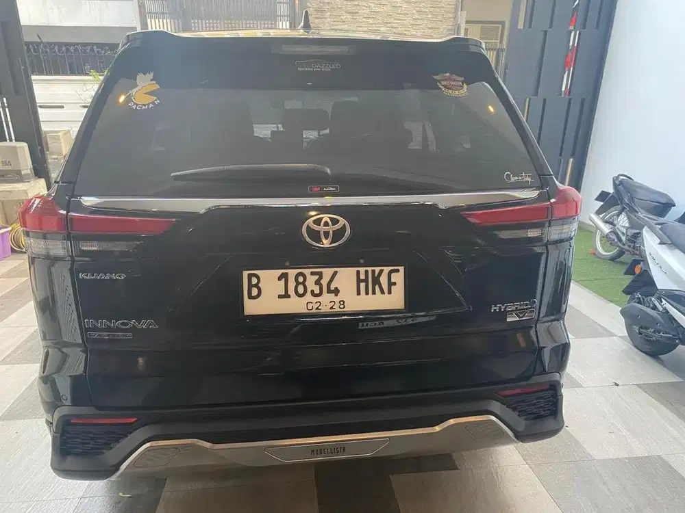 DIJUAL KIJANG INNOVA ZENIX HYBRID V AT 2023 WARNA HITAM
